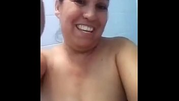 Señora madura caliente manda videos enseñando (60 FPS)