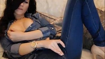 Gorgeous Brunette in Blue Jeans Masturbates Passionately -tinycam.org