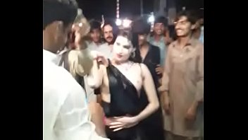 Sexy Dance Mujra in public flashing boobs