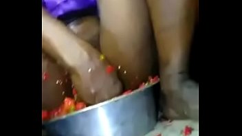Grinding Hot Pepper in Pussy and cuming