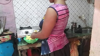 देवर ने भाभी को किचन में चोदा खाना बनाते हुए विथ हिंदी ऑडियो