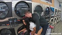 Thicc ebony bombshell fucked at laundromat