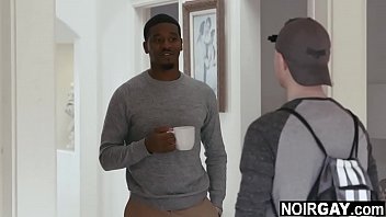 Desperate white guy blows a rich black gay's bbc for money - gay interracial sex