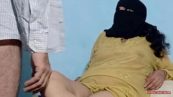 Muslim step Bhabhi says "Meine use kaha to boht mgr wo sunta nhi, bus gaand do muje meine chodna hai so he fucked me hard in nakaab