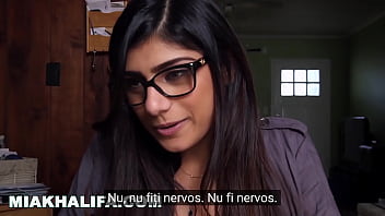 MIA KHALIFA - Sex interrasial cu fată arabă tristă și băieți afro-americani bine dotați