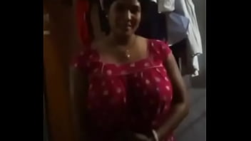 Desi aunty huge boobs in nighty