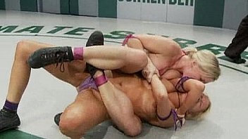 Strap-on lesbian catfight