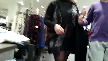 Serbian MILF upskirt in shop - Matorka pokazala guzicu u sopingu